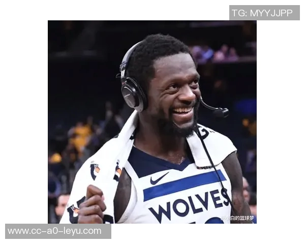 兰德尔半场表现抢眼10投6中砍下全队最高18分助力球队争胜