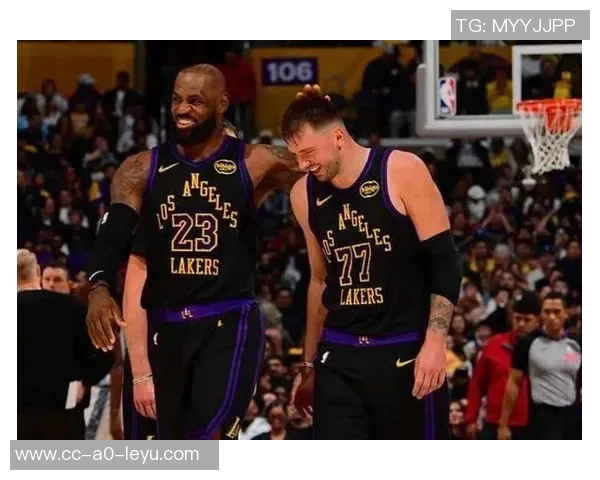 湖人全队狂飙120分东詹组合联手贡献百分精彩表现引发热议