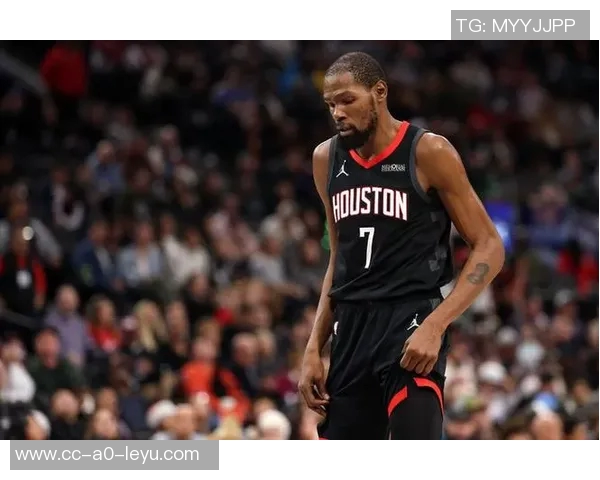 杜兰特被沃尔夫投篮失误砸脸愤怒吐槽投篮质量差劲的搞笑瞬间 杜兰特被沃尔夫投篮失误砸脸愤怒吐槽投篮质量差劲的搞笑瞬间